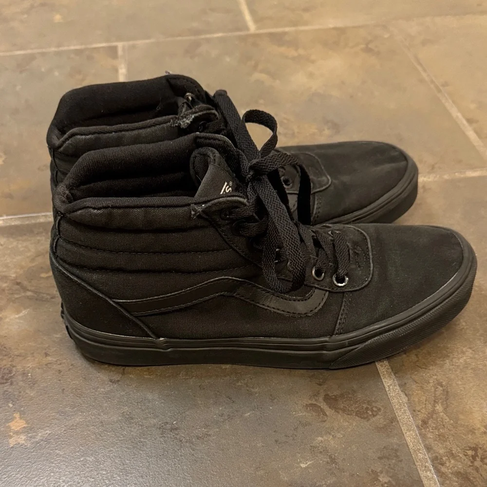 Vans Women’s High-Top Black Canvas Sneakers Shoes Black Size 8.5 - Picture 1 of 9